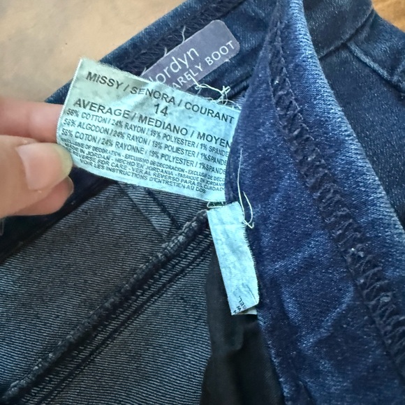 Gloria Vanderbilt “Jordyn” Curvy Dark Blue Jeans - Picture 4 of 7